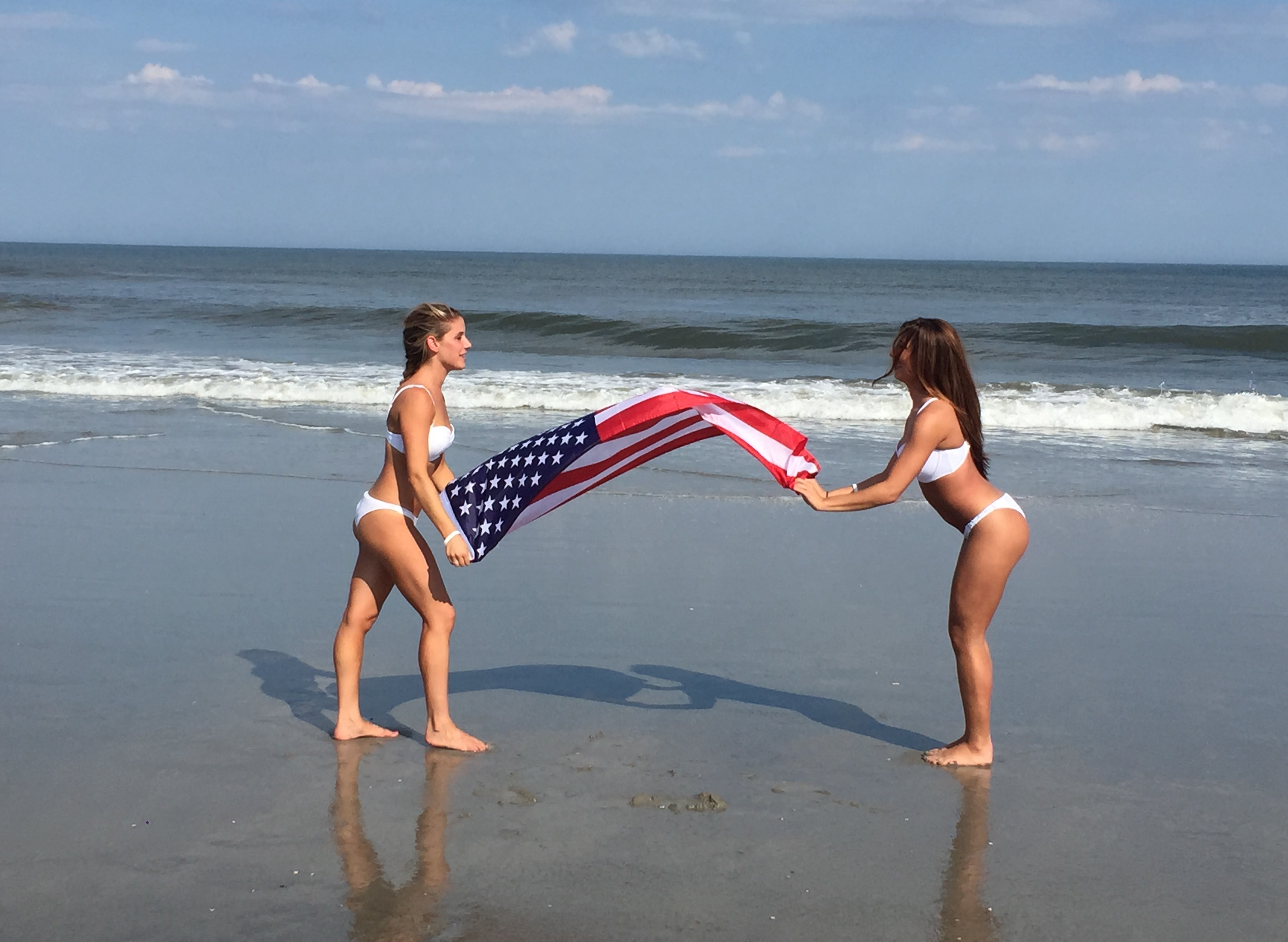 Vea Fitness Girls with Flag
